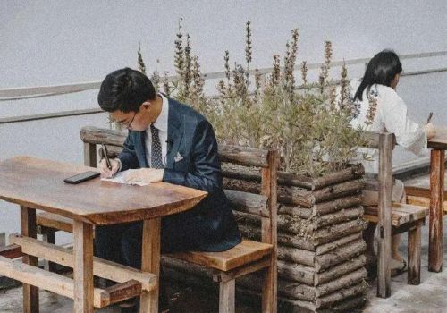 老人房产遗嘱给儿子公证后有效吗